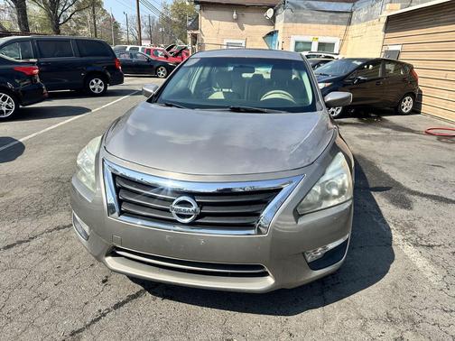 Gold 2013 Nissan Altima SE