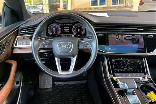 Mythos Black Metallic 2024 Audi Q8 55 Premium Plus