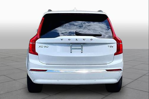 Crystal White Metallic 2025 Volvo XC90 Plug-In Hybrid T8 Ultra 7-Seater