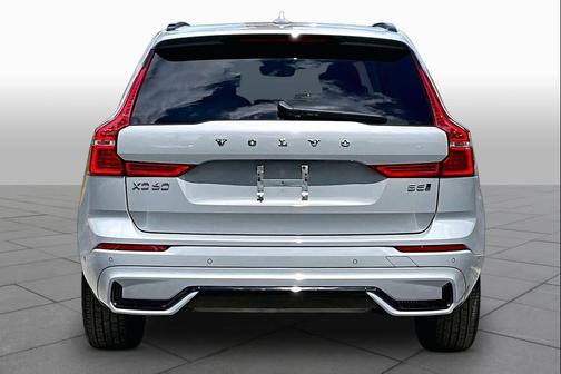 Vapour Grey Metallic 2025 Volvo XC60 B5 Plus