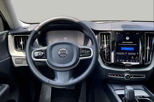 Vapour Grey Metallic 2025 Volvo XC60 B5 Plus