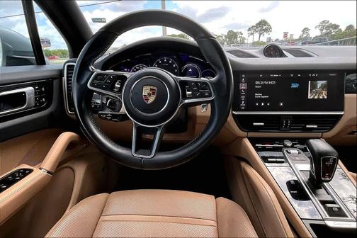 Dolomite Silver Metallic 2021 Porsche Cayenne Cayenne