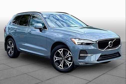 2022 Volvo XC60 B5 Momentum