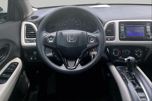 Platinum White Pearl 2019 Honda HR-V LX
