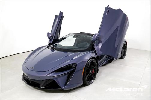 2025 McLaren Artura TechLux