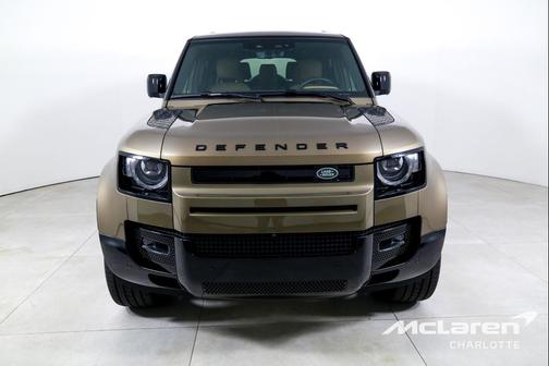 2025 Land Rover Defender 130 P400 X-Dynamic SE