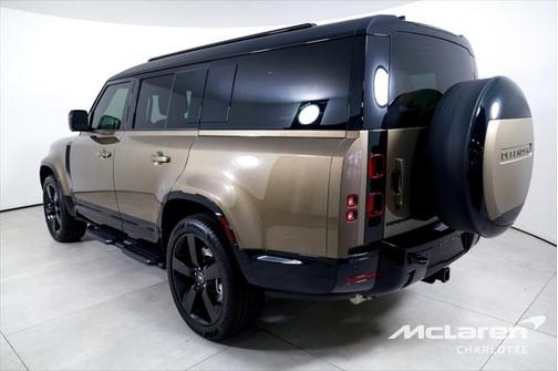 2025 Land Rover Defender 130 P400 X-Dynamic SE