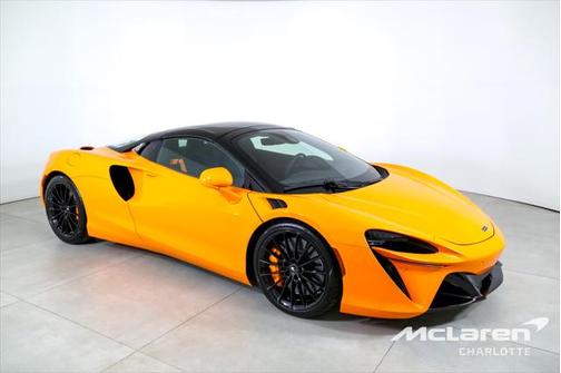 2025 McLaren Artura Performance