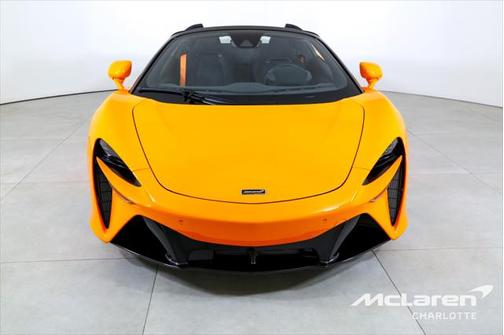 2025 McLaren Artura Performance