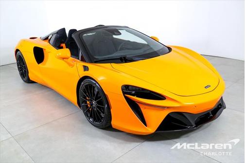 2025 McLaren Artura Performance