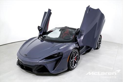 2025 McLaren Artura TechLux