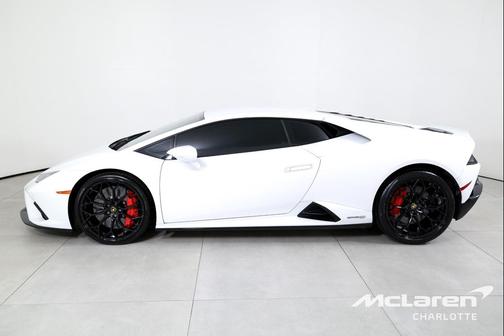 White 2022 Lamborghini Huracan EVO Coupe RWD