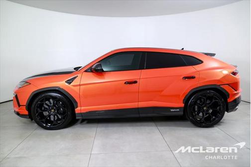 2023 Lamborghini Urus Performante
