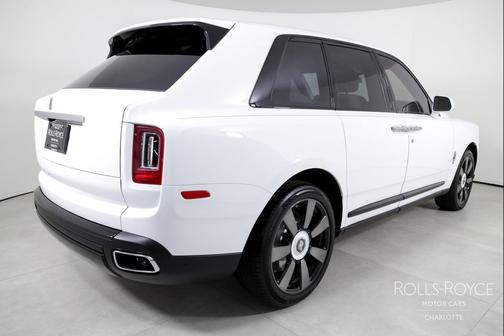 Arctic White 2023 Rolls-Royce Cullinan SUV
