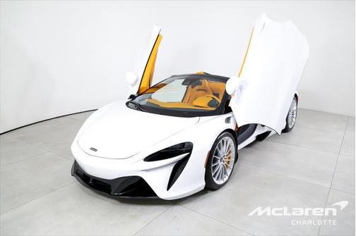2025 McLaren Artura TechLux