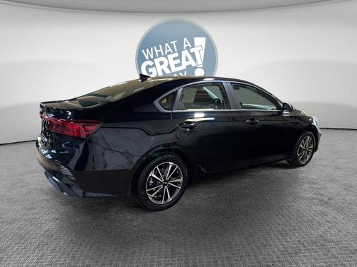 Aurora Black 2023 Kia Forte LXS