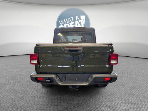 2022 Jeep Gladiator Sport