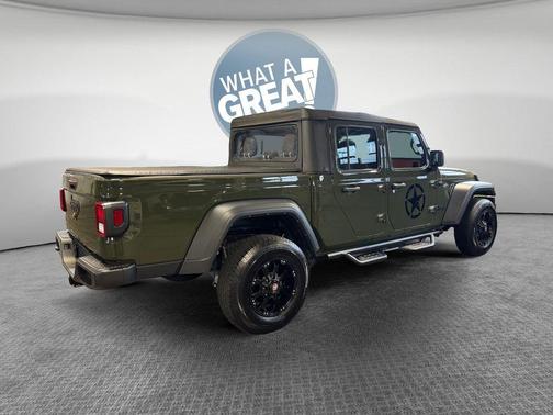 2022 Jeep Gladiator Sport