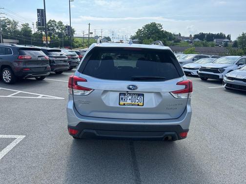 Ice Silver Metallic 2021 Subaru Forester Premium