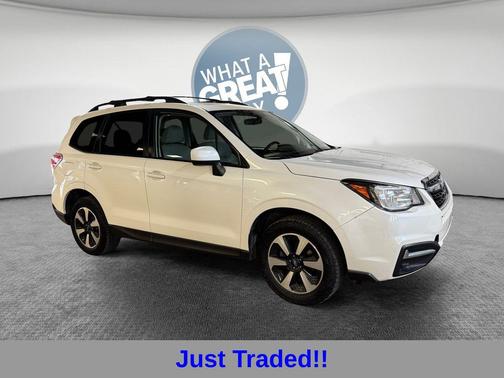 Crystal White Pearl 2018 Subaru Forester 2.5i Premium