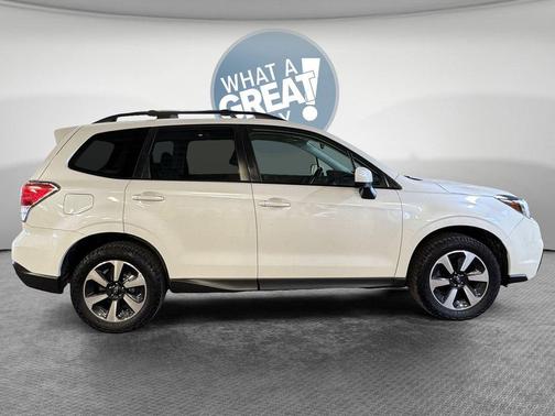 Crystal White Pearl 2018 Subaru Forester 2.5i Premium