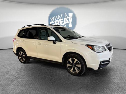 Crystal White Pearl 2018 Subaru Forester 2.5i Premium