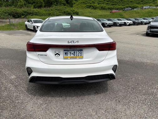 Snow White Pearl 2023 Kia Forte LXS