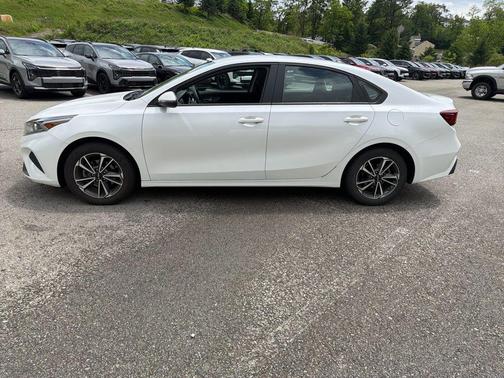 Snow White Pearl 2023 Kia Forte LXS