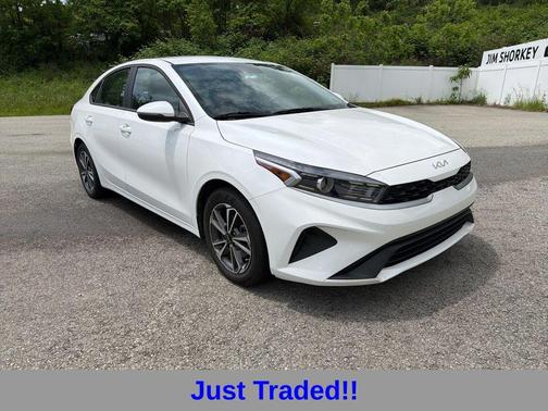 Snow White Pearl 2023 Kia Forte LXS