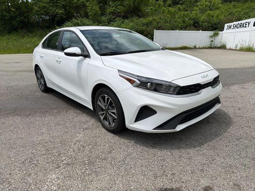 Snow White Pearl 2023 Kia Forte LXS