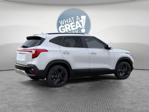 Snow White Pearl 2026 Kia Seltos EX