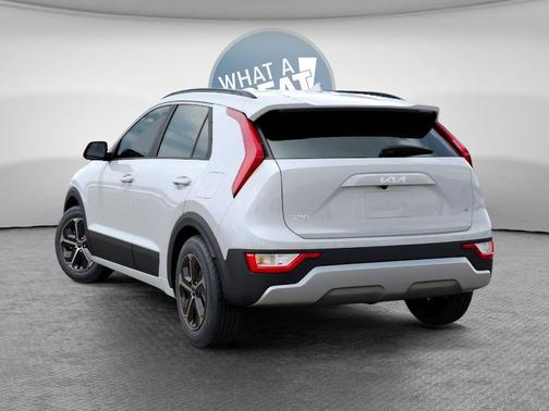 Snow White Pearl 2026 Kia Niro LX