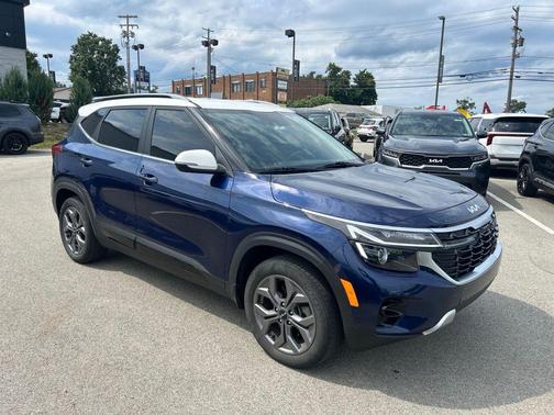Dark Ocean Blue/White Roof 2024 Kia Seltos S