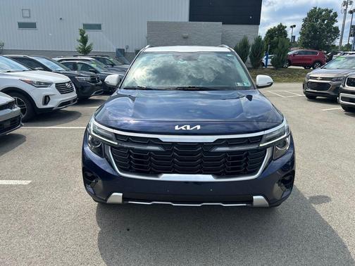 Dark Ocean Blue/White Roof 2024 Kia Seltos S