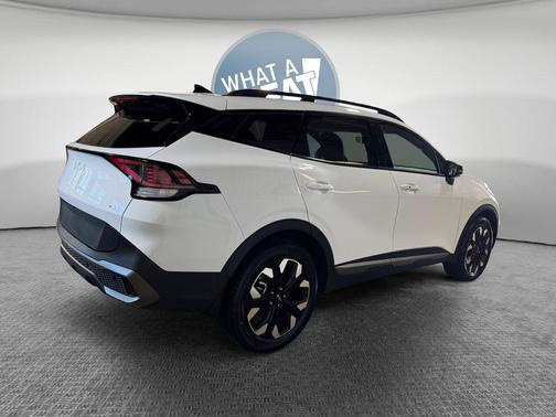 Glacial White Pearl 2024 Kia Sportage X-Line