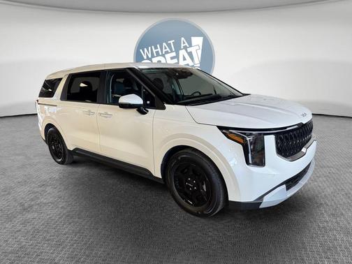 Snow White Pearl 2026 Kia Carnival LXS