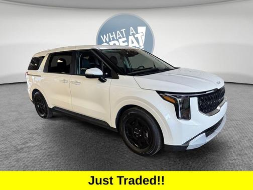 Snow White Pearl 2026 Kia Carnival LXS