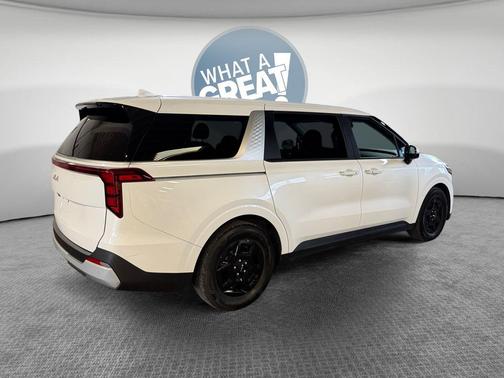 Snow White Pearl 2026 Kia Carnival LXS