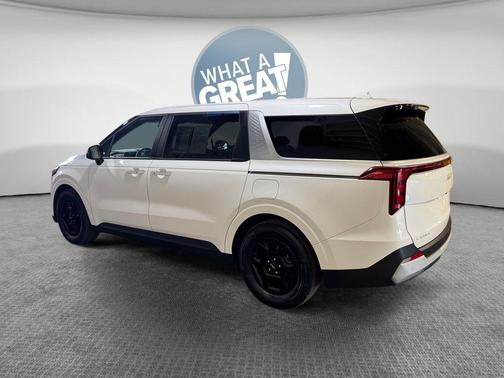 Snow White Pearl 2026 Kia Carnival LXS
