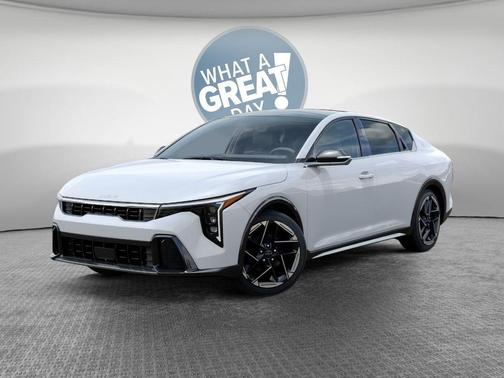 Snow White Pearl 2026 Kia K4 GT-Line