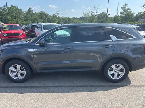 2022 Kia Sorento LX