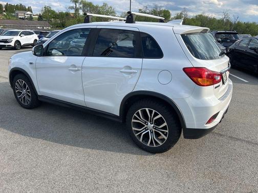 Pearl White 2019 Mitsubishi Outlander Sport SE