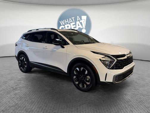 Glacial White Pearl 2023 Kia Sportage X-Line