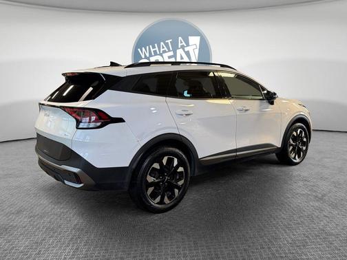Glacial White Pearl 2023 Kia Sportage X-Line