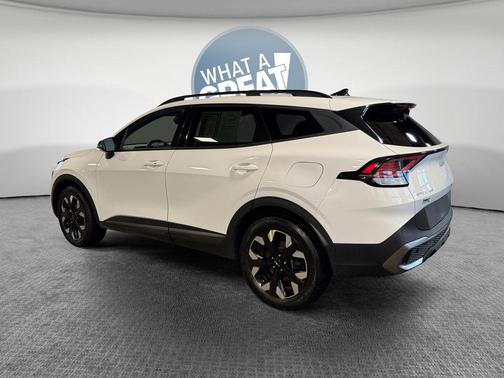 Glacial White Pearl 2023 Kia Sportage X-Line