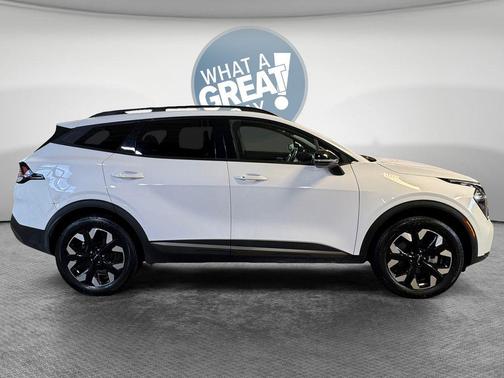 Glacial White Pearl 2023 Kia Sportage X-Line