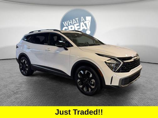 Glacial White Pearl 2023 Kia Sportage X-Line