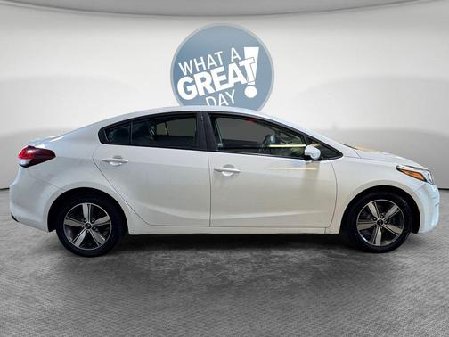 Snow White Pearl 2018 Kia Forte LX