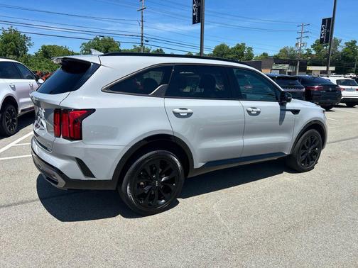 Wolf Gray 2023 Kia Sorento SX