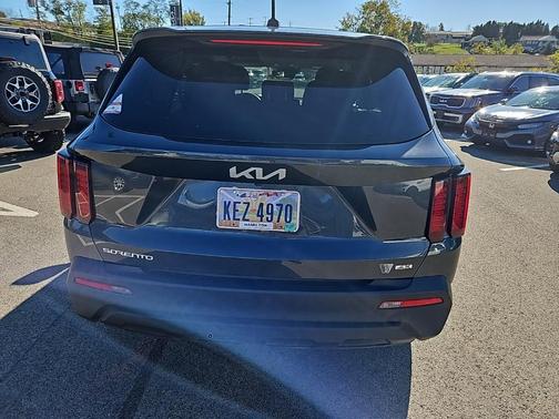 2023 Kia Sorento LX